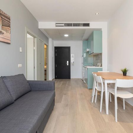 Apartment With Free Parking And Pool Bormujos Kültér fotó