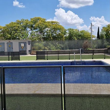 Apartment With Free Parking And Pool Bormujos Kültér fotó