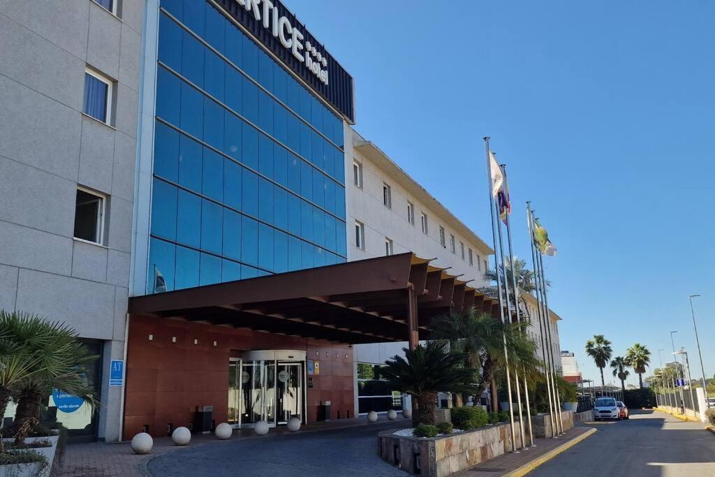 Apartment With Free Parking And Pool Bormujos Kültér fotó