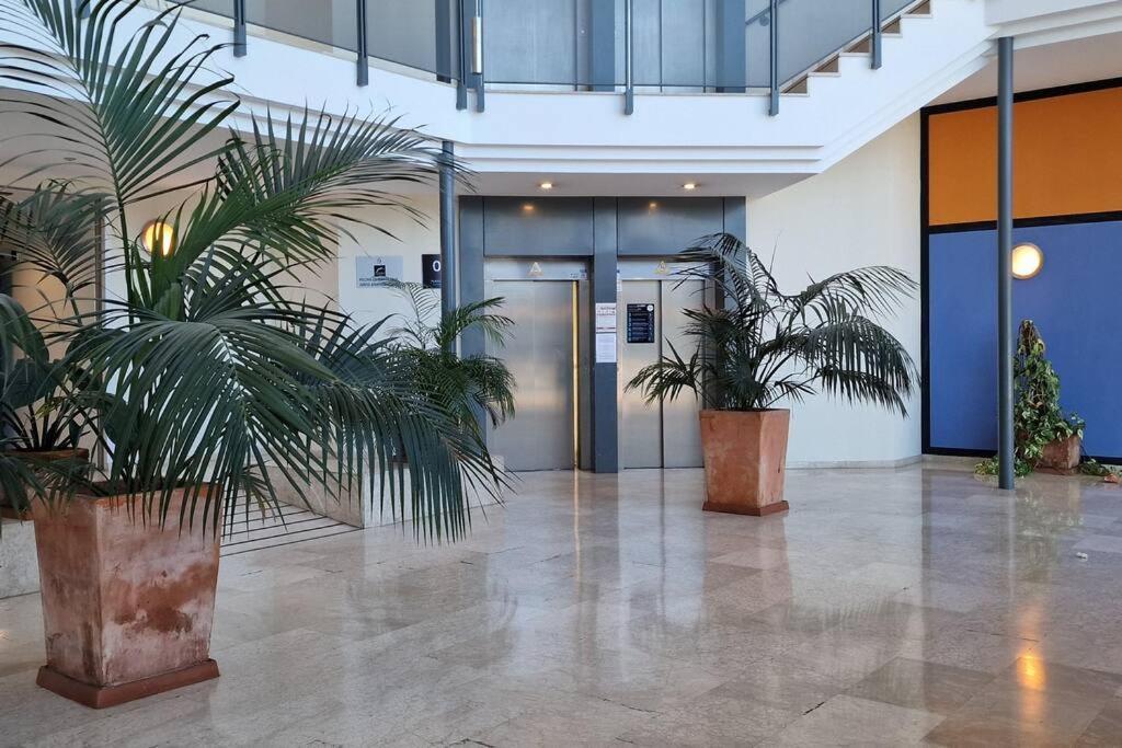 Apartment With Free Parking And Pool Bormujos Kültér fotó