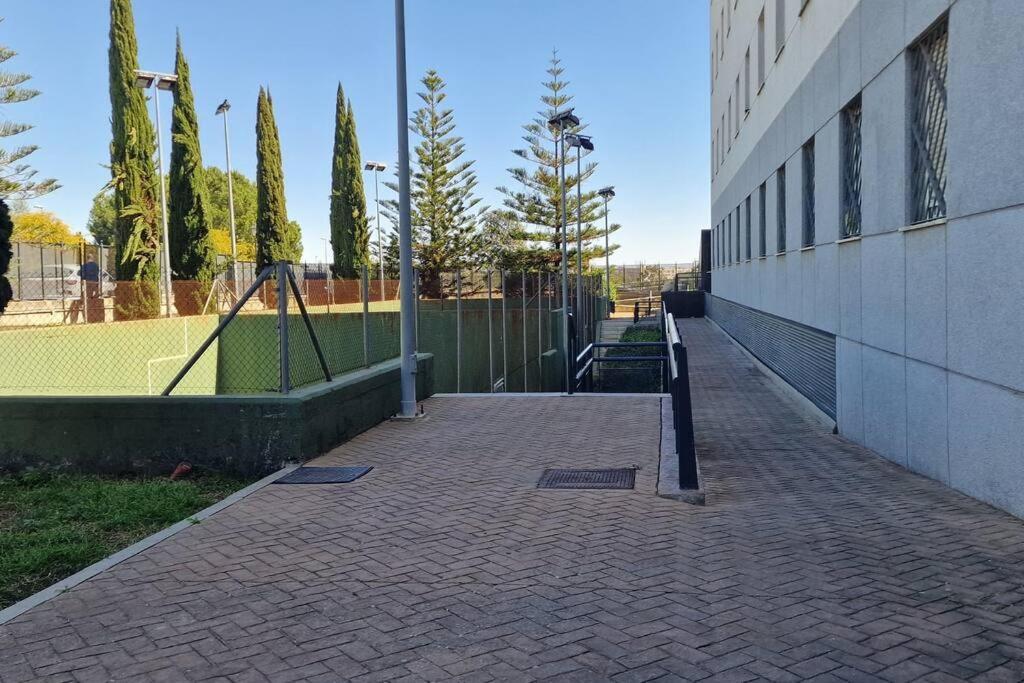 Apartment With Free Parking And Pool Bormujos Kültér fotó