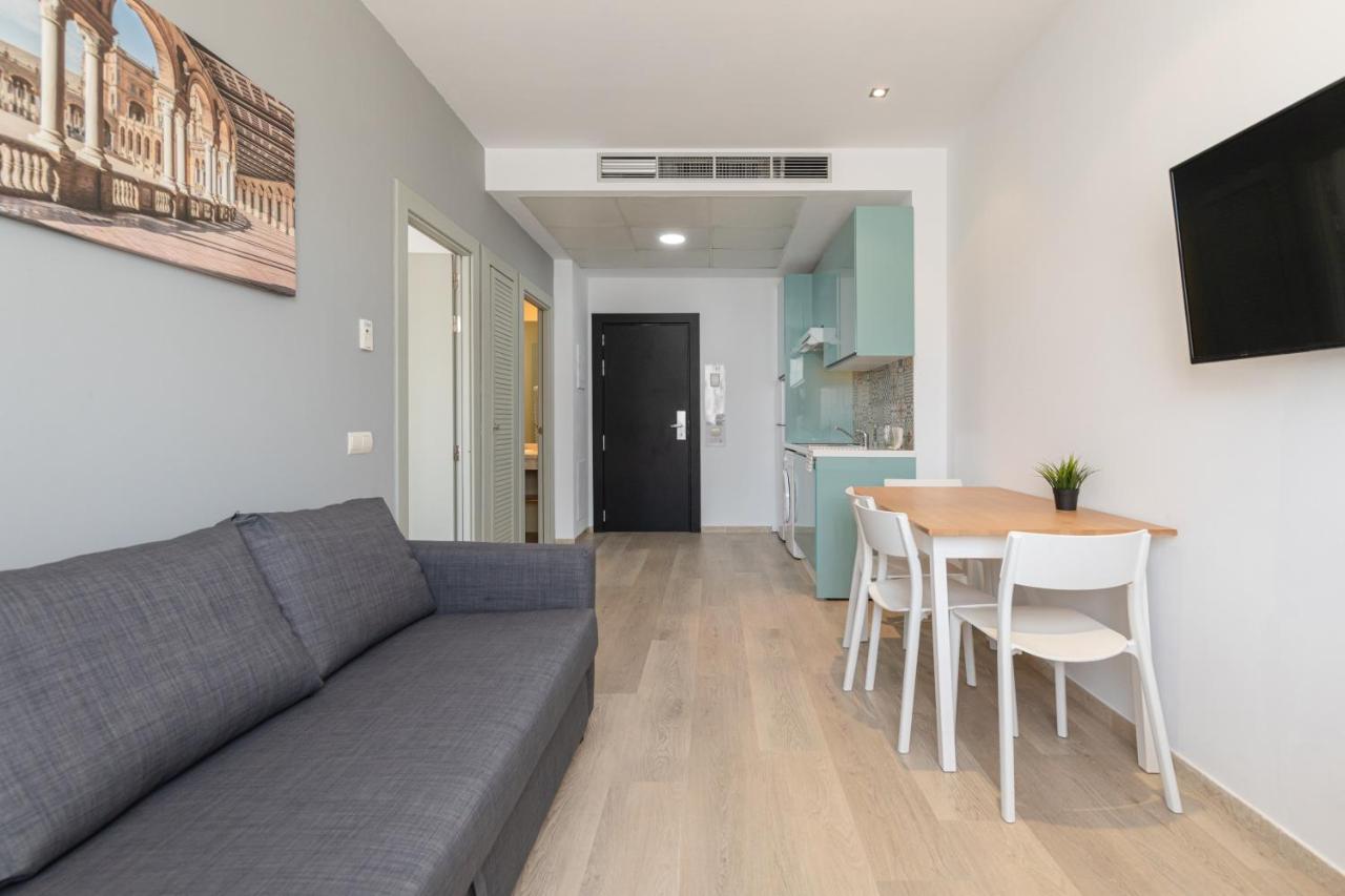 Apartment With Free Parking And Pool Bormujos Kültér fotó