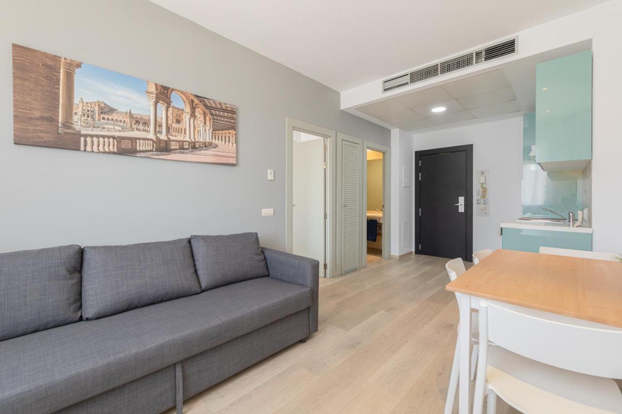 Apartment With Free Parking And Pool Bormujos Kültér fotó