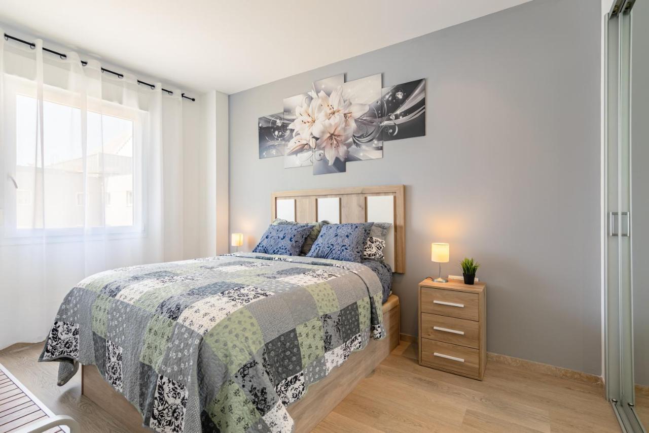 Apartment With Free Parking And Pool Bormujos Kültér fotó
