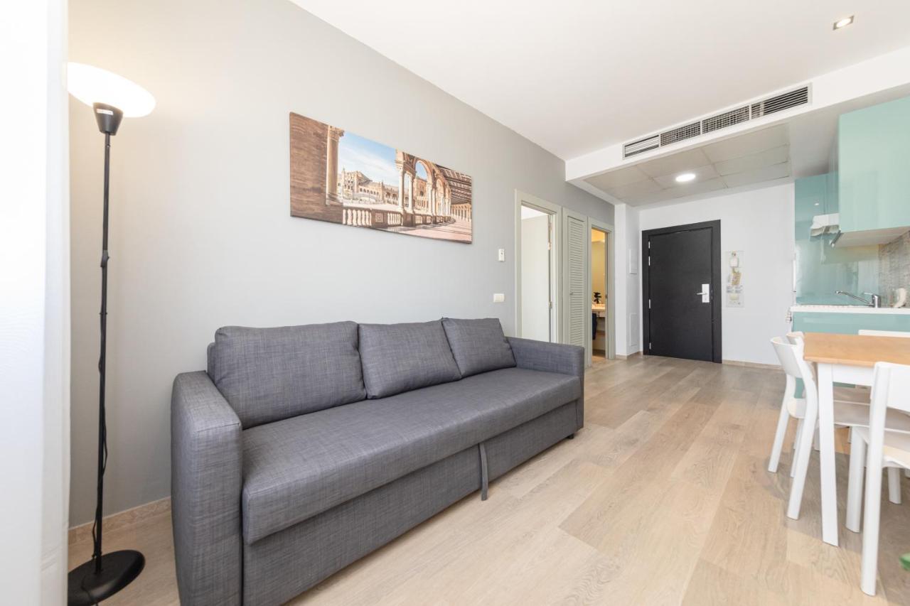 Apartment With Free Parking And Pool Bormujos Kültér fotó