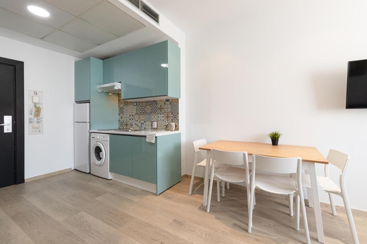 Apartment With Free Parking And Pool Bormujos Kültér fotó