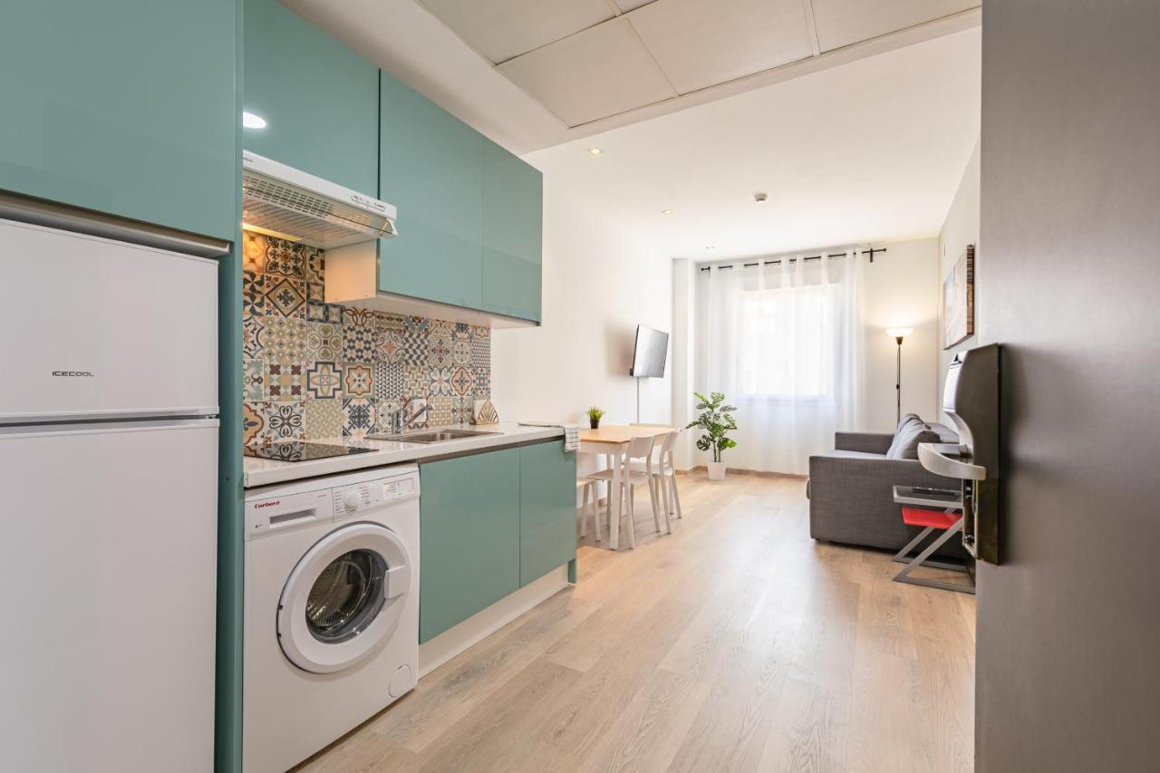 Apartment With Free Parking And Pool Bormujos Kültér fotó