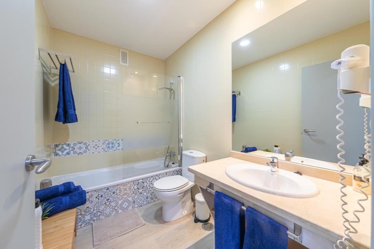 Apartment With Free Parking And Pool Bormujos Kültér fotó