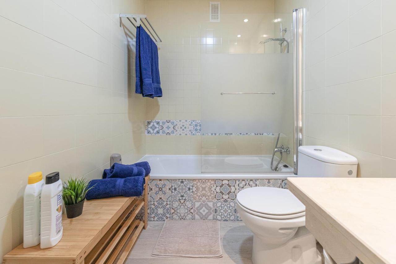 Apartment With Free Parking And Pool Bormujos Kültér fotó