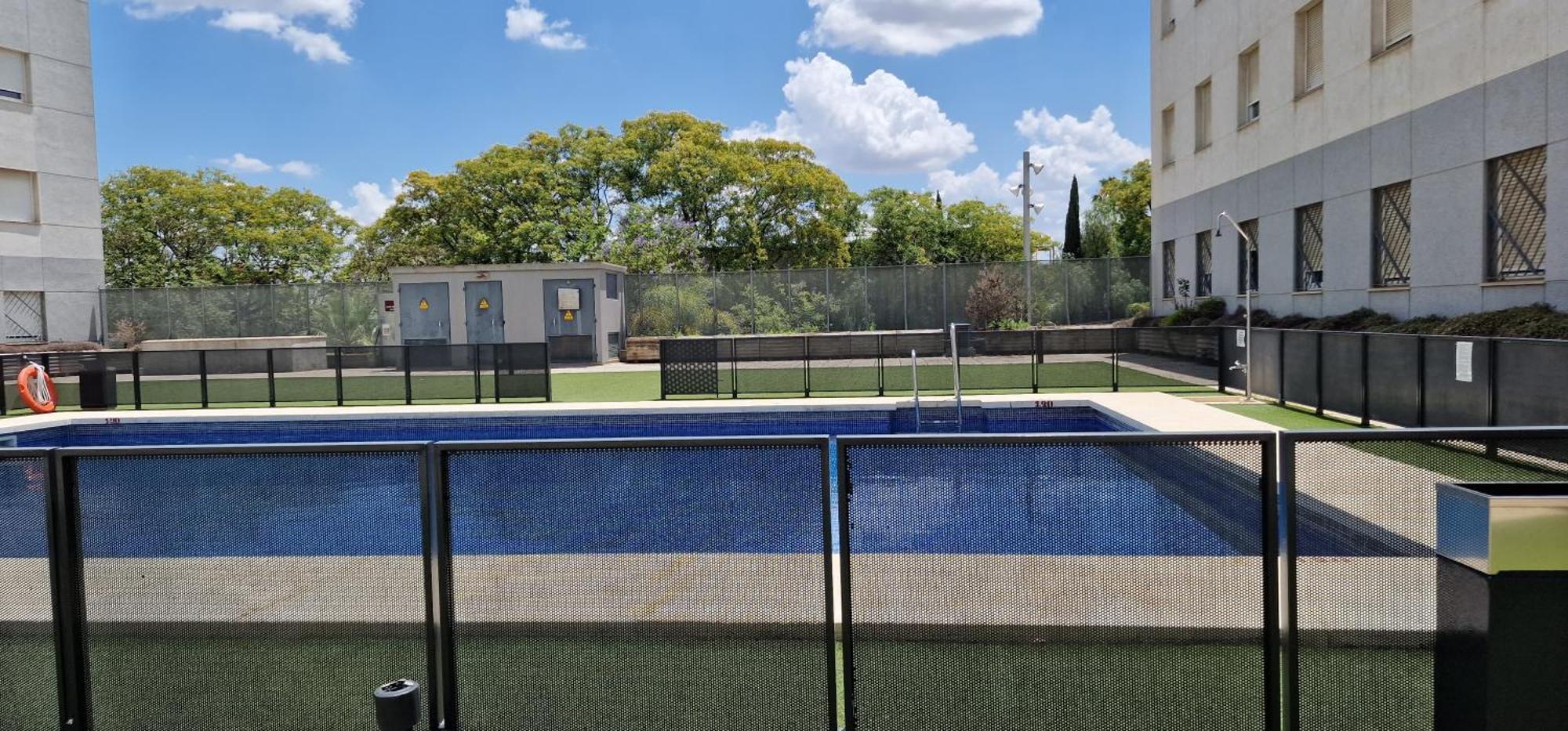 Apartment With Free Parking And Pool Bormujos Kültér fotó