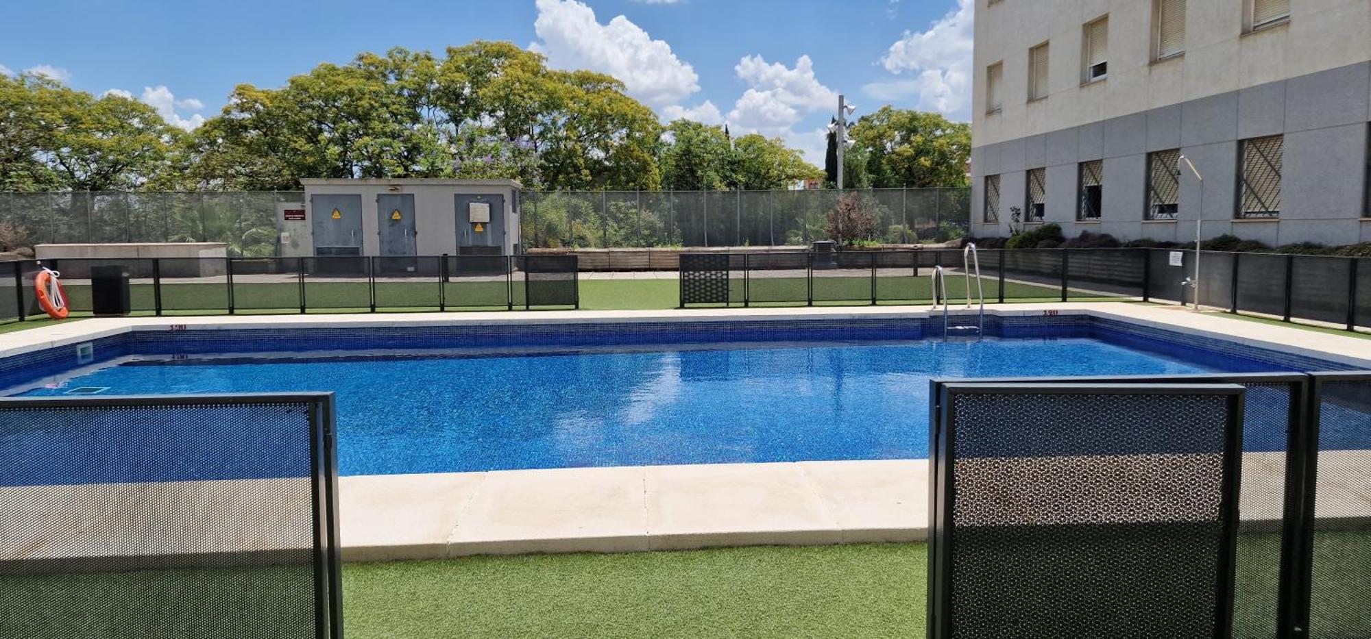 Apartment With Free Parking And Pool Bormujos Kültér fotó