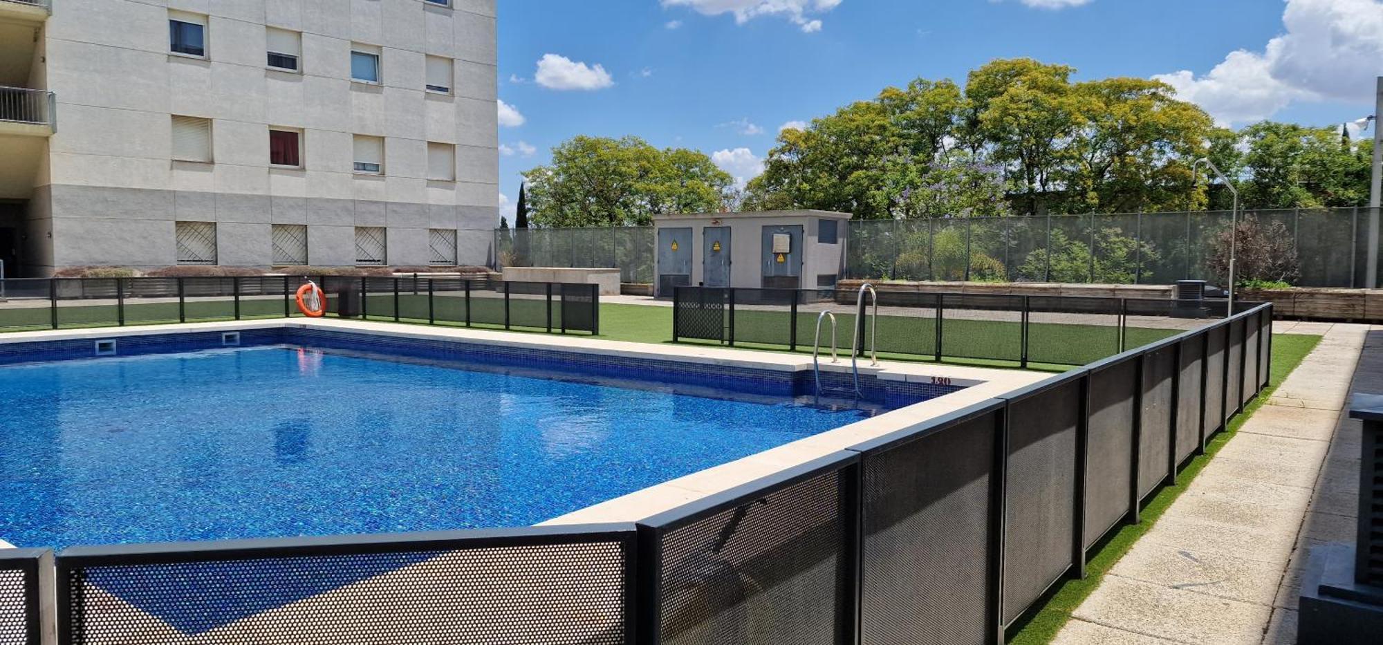 Apartment With Free Parking And Pool Bormujos Kültér fotó